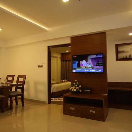 Hotel Karthika Park Kazhakuttam Exterior photo