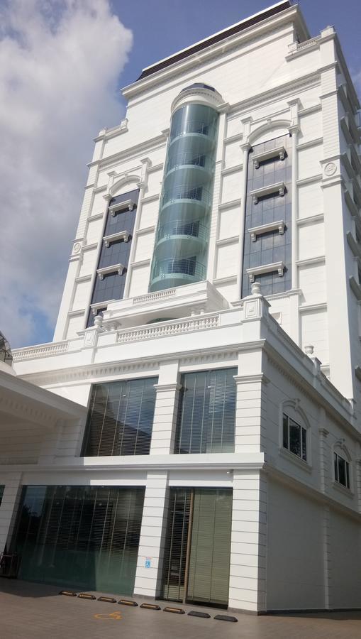 Hotel Karthika Park Kazhakuttam Exterior photo