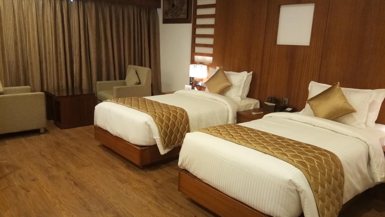 Hotel Karthika Park Kazhakuttam Exterior photo