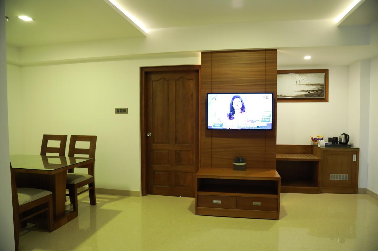 Hotel Karthika Park Kazhakuttam Exterior photo