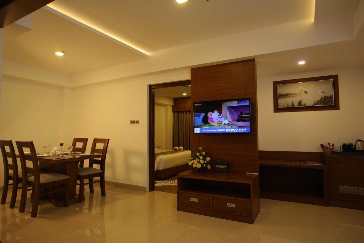 Hotel Karthika Park Kazhakuttam Exterior photo