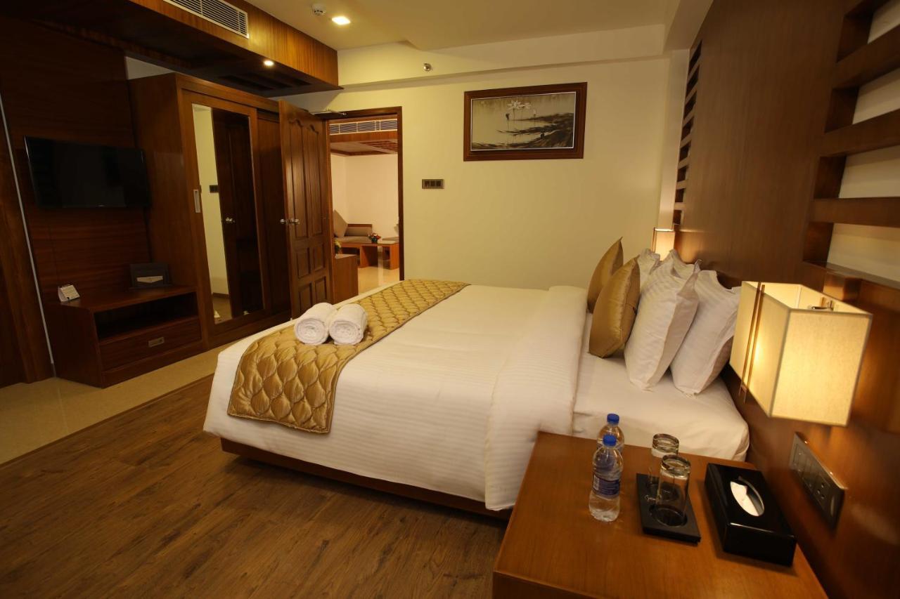 Hotel Karthika Park Kazhakuttam Exterior photo