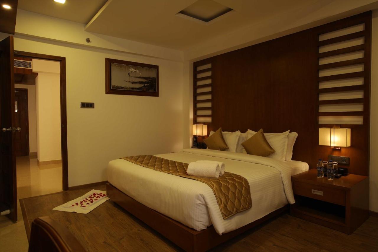 Hotel Karthika Park Kazhakuttam Exterior photo