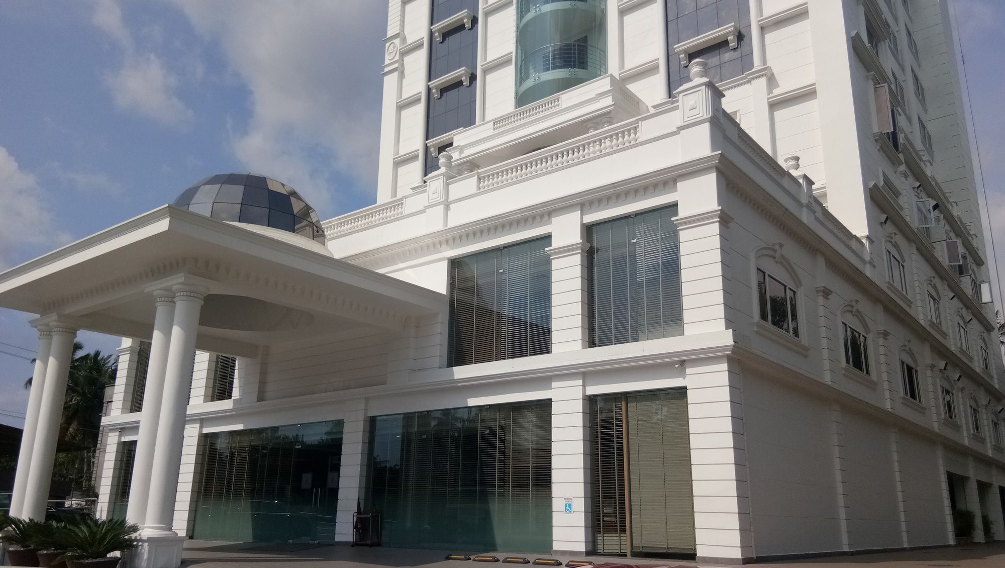 Hotel Karthika Park Kazhakuttam Exterior photo